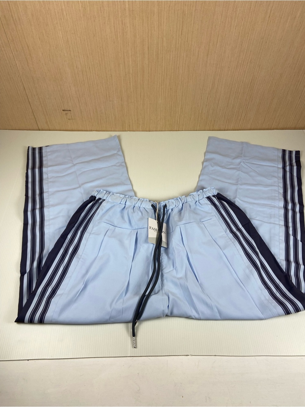 Fashion Clothing Women’s Light Blue Side Stripe Jogger Pants Size XL NWT